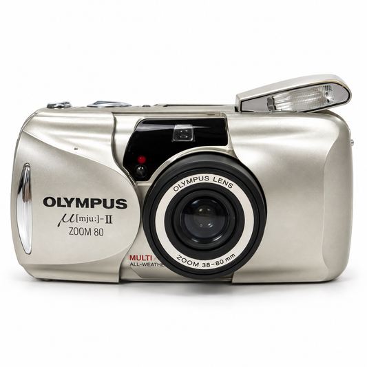 Olympus mju II Zoom 80 zilver - voorkant met flitser